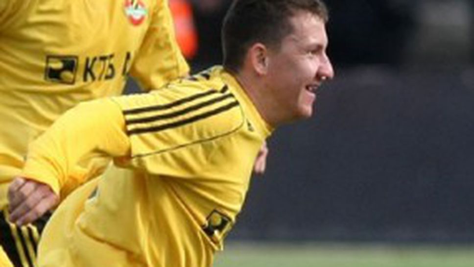 Талант номер едно на "канарчетата" поднови тренировки