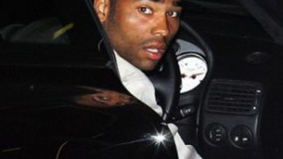 Ашли Коул стана сервитьор