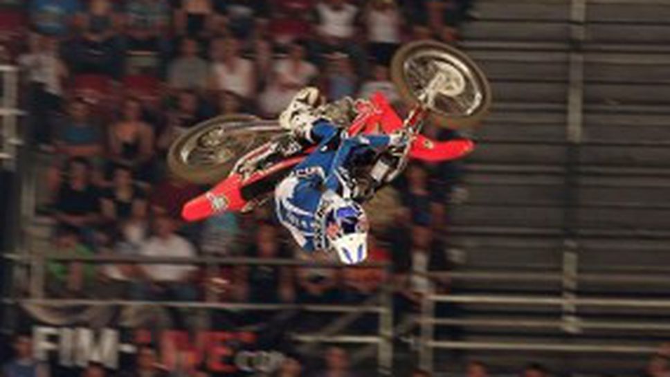 Австралиец триумфира в "Нощта на скоковете" пред пълните трибуни в София