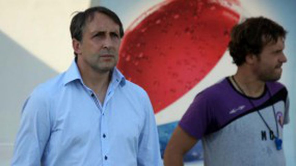 В Етър накараха играчите да напишат скандални декларации срещу легенда на България