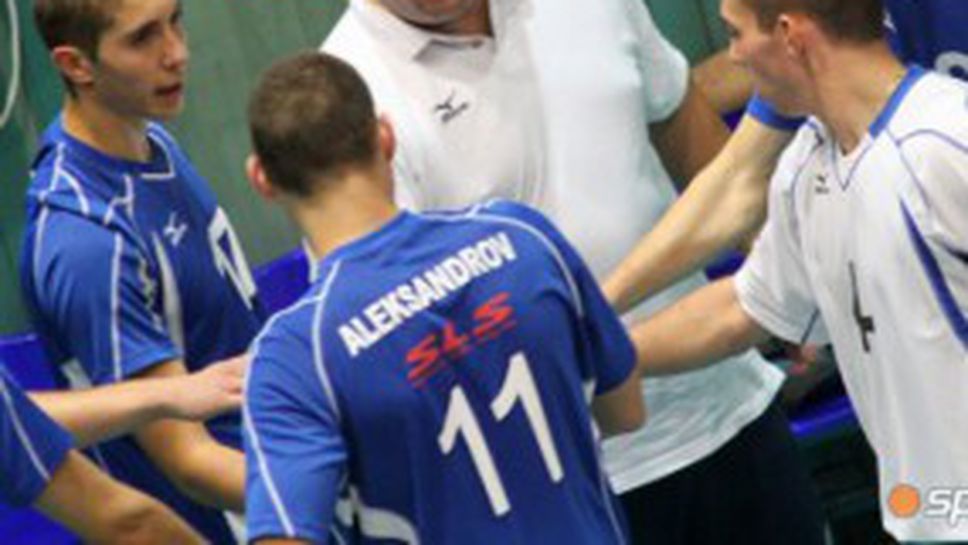 Стоев може да вземе български волейболисти в Томис