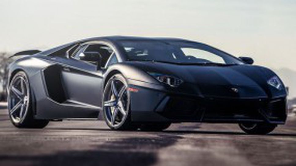 Lamborghini Aventador освирепя часове преди Нова година