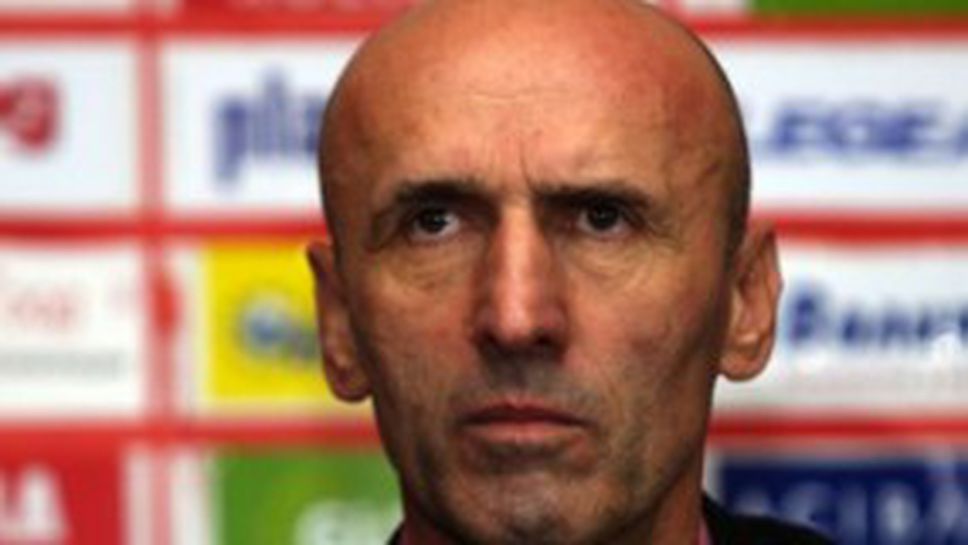 Йешич върна изгонените от Стойчо