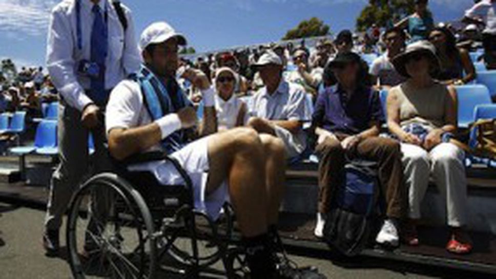 Кошмарът на Брайън Бейкър продължава, тенисистът напусна корта в инвалидна количка (снимки)