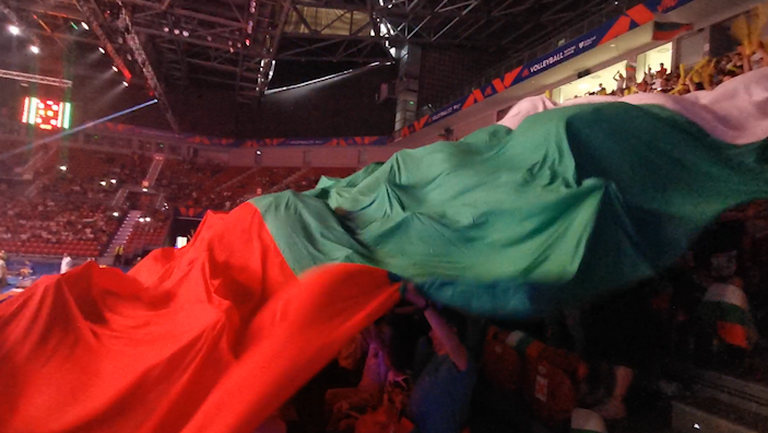 Огромен трибагреник при представянето на волейболистите ни срещу Бразилия