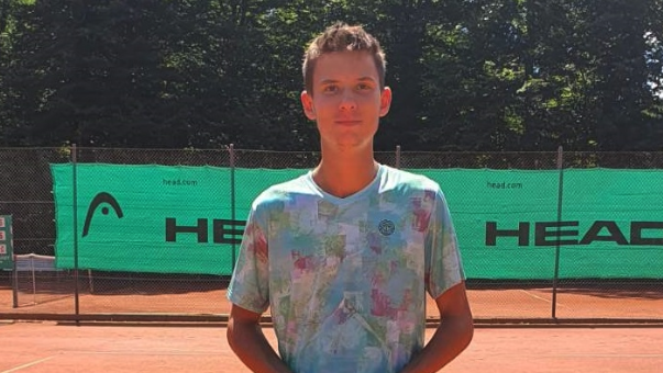 Илиян Радулов започна с победа на Европейското лично първенство по тенис U18
