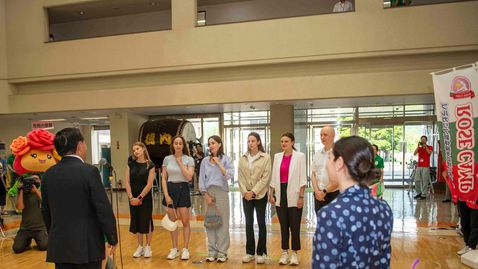 След Токио олимпийските шампионки от ансамбъла посетиха град Мураяма