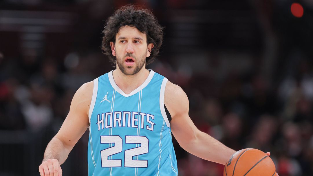 Василие Мицич се завръща в Шарлот Хорнетс