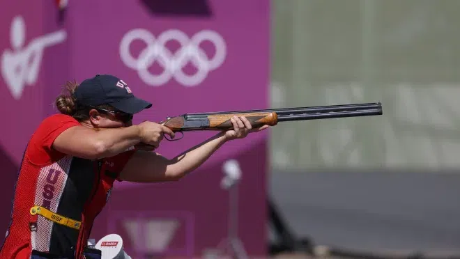 Американката Амбър Инглиш спечели стрелбата по движещи се мишени (скийт)
