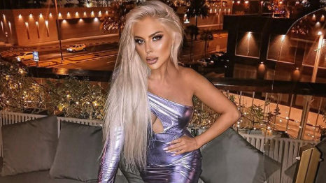 Андреа остана по сатен