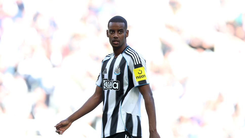 Нападателят на НюкасълАлександър Исак е изключил възможността за трансфер в