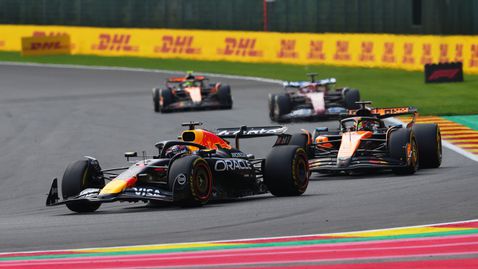 Скоростта на Верстапен се оказа непреодолимо препятствие за Пиастри в спринта на "Спа"