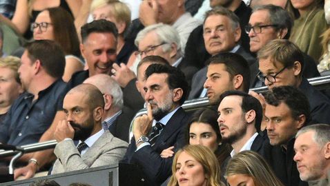  Шефовете на Нюкасъл посетили Исак в дома му 