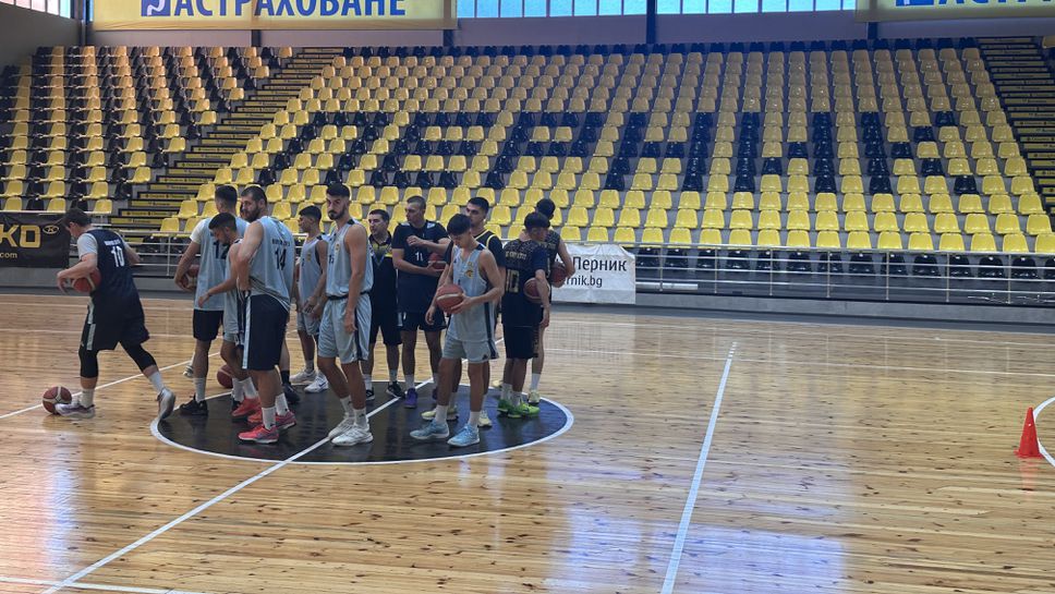 Отборът на Миньор 2015 вече втори ден се готви усилено