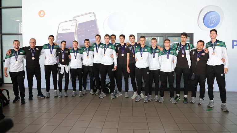 Волейболистите от националния отбор на България U20, които вчера спечелиха