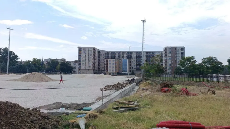 ПФК Спартак (Пд) показа как върви изграждането на изкуствен терен с осветление