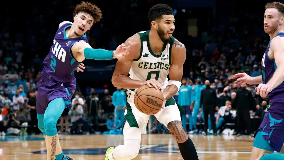 41 точки и личен рекорд за сезона на Джейсън Тейтъм