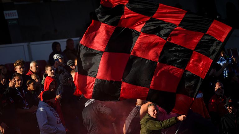  Фенове на Локо (София) в диалог с Иван Василев след загубата от Пирин 