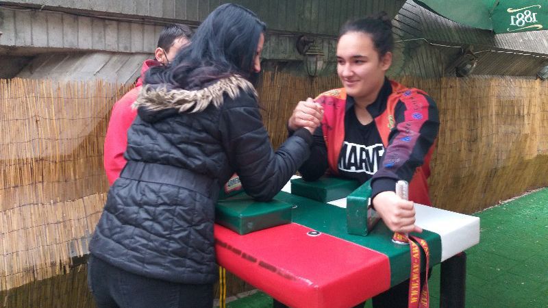 Три сребърни медала за България на старта на Европейското по канадска борба