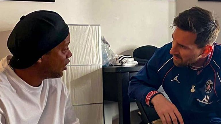 Роналдиньо се срещна с Меси в Париж (снимки)