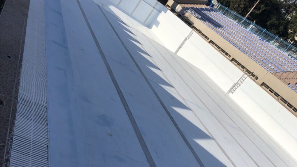 Деца и родители на протест пред Община Варна заради неработещ басейн