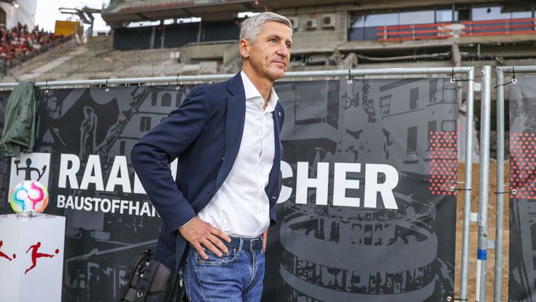 Спортният директор на Шалке 04 Рувен Шрьодер напусна отбора съобщиха