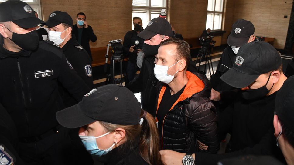 Футболният рефер, обвинен по аферата "Хемус", вече не е под домашен арест