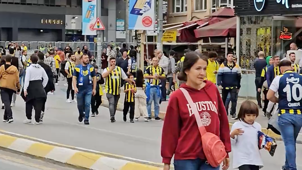 Треска в Кадъкьой - азиатската част на Истанбул в очакване на Фенербахче - Лудогорец