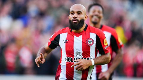  В Манчестър Юнайтед имат вяра, че Мбемо ще е техен състезател преди турнето в Съединени американски щати 