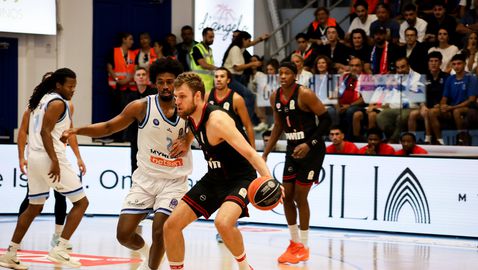  Везенков и компания се разправиха с Миконос 