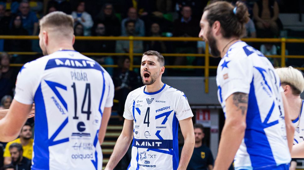 Отборът на Веро Волей Монца в който играят националът Мартин