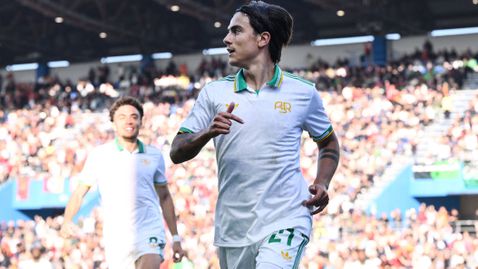  Рома продължи отличната си форма като посетител и се изравни на върха с Наполи 