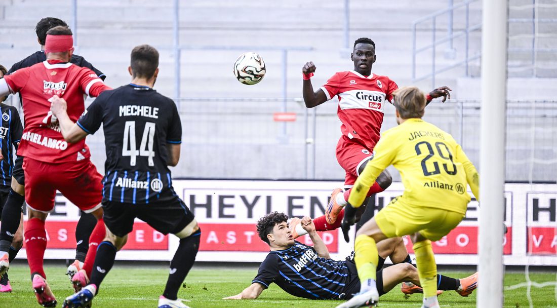 Без Божинов Антверп отстъпи на Брюж