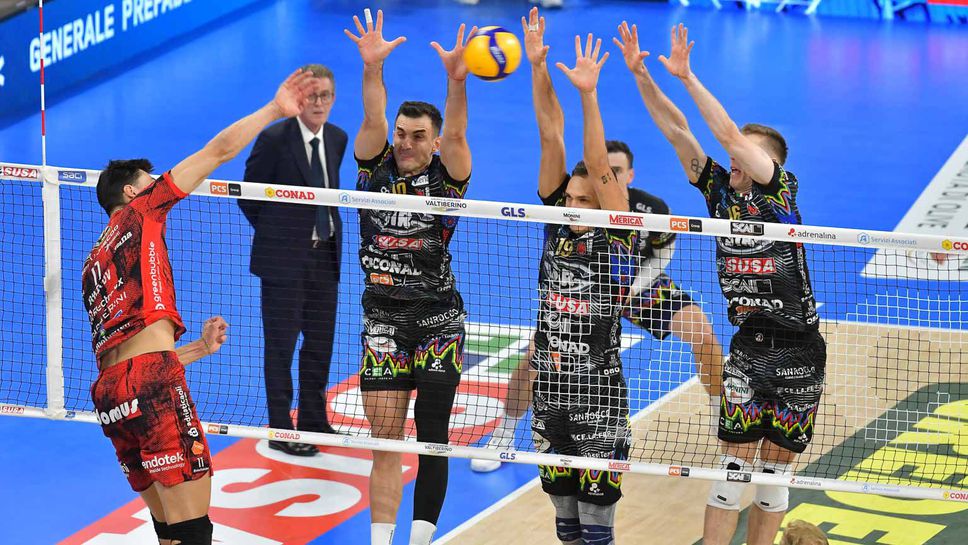 Националът Александър Николов и неговият Кучине Лубе Чивитанова допуснаха изключително