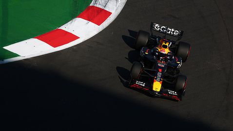 Защо Макс изостана толкова много в Мексико?