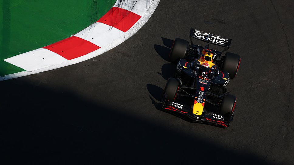 Защо Макс изостана толкова много в Мексико?