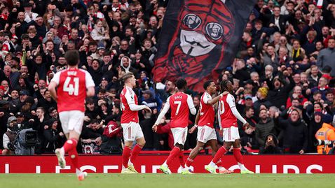  Статичните положения още веднъж бяха значими за Арсенал, Езе наказа някогашния си отбор и повиши преднината на върха 