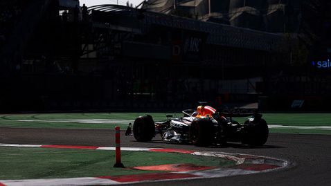  Верстапен: Гумите прегряват, нямам късмет за подиума 