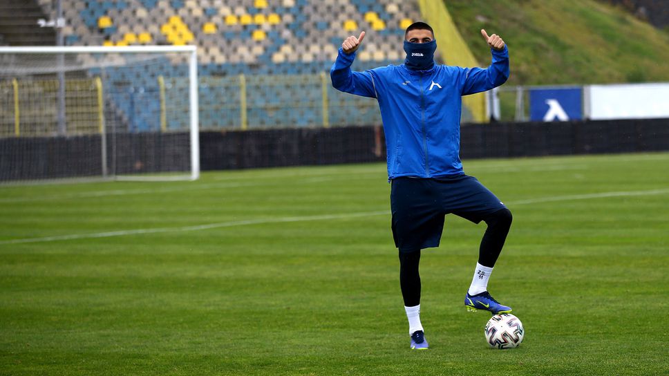 Здравко Димитров и Димитър Костадинов тренираха с първия отбор на Левски