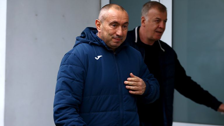 Футболистите на Левски изненадаха своя треньор Станимир Стоилов по случай