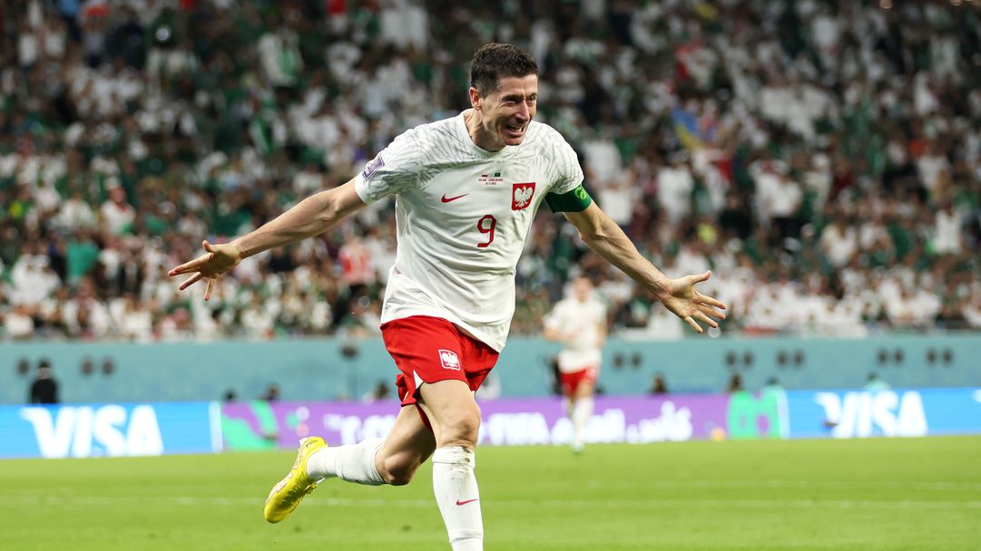 Полша срази сензацията Саудитска Арабия, Левандовски с първи гол на световни финали