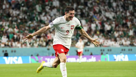  Полша съкруши сензацията Саудитска Арабия, Левандовски с първи гол на международни финали 