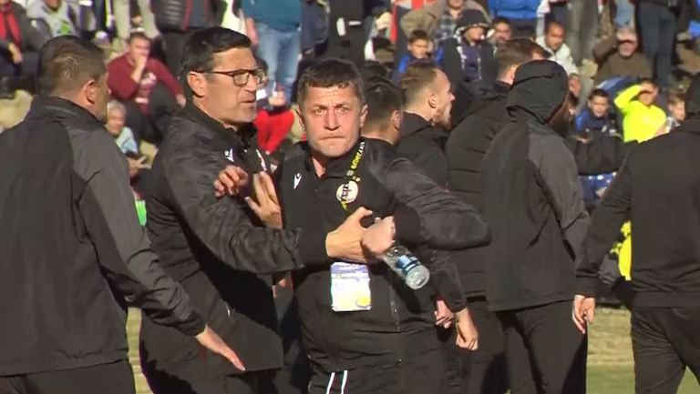 Гигант остана с 9 души след грубо нарушение срещу Туфегджич, искри между Илич и треньора на домакините