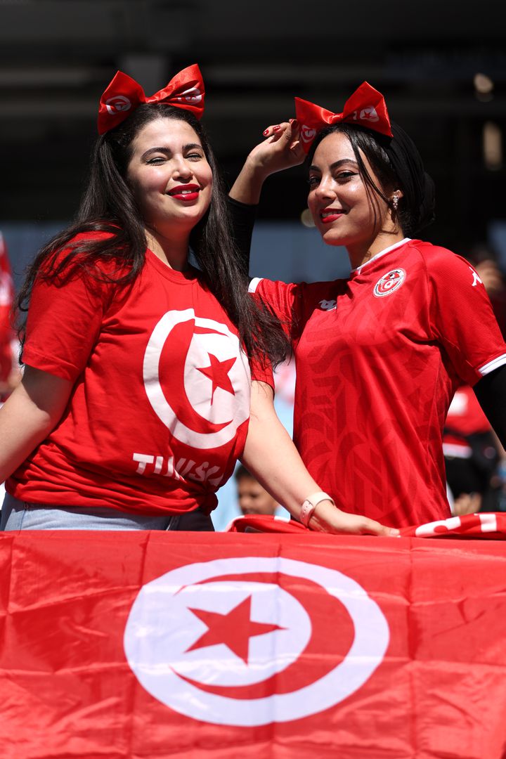  Феновете на Тунис и Австралия 