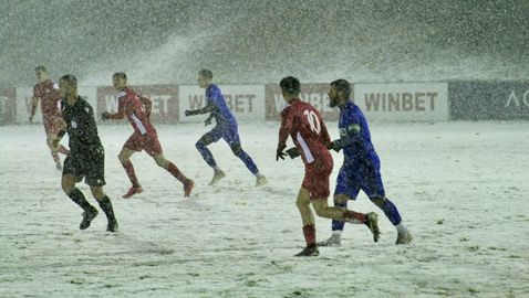 Дубълът на ЦСКА - София също мина през снежен ад, но изигра цял мач