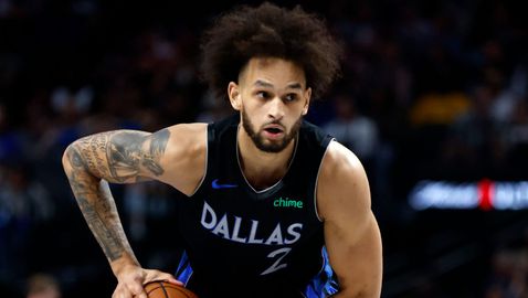  Дерек Лайвли ще пропусне най-малко още три мача на Далас 