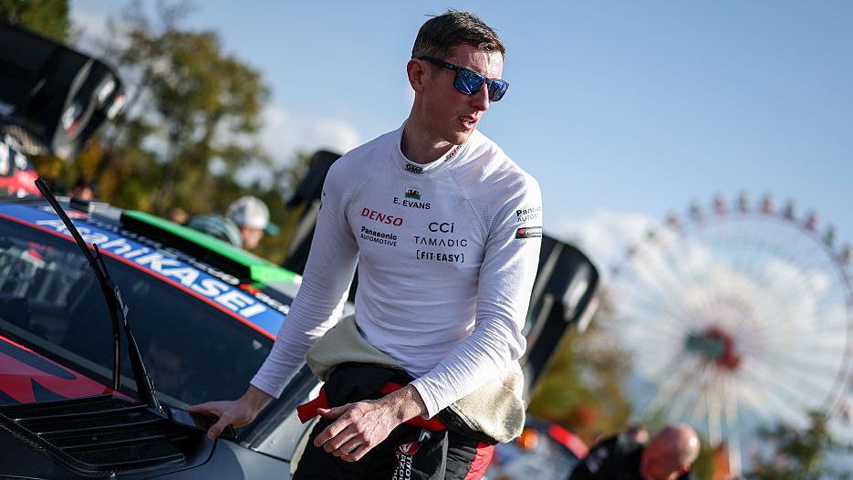 Лидерът в класирането в WRC Елфин Еванс Тойота завърши едно