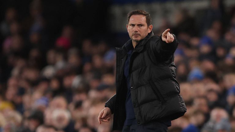 Евертън записа трето поредно поражение в Премиър лийг след като