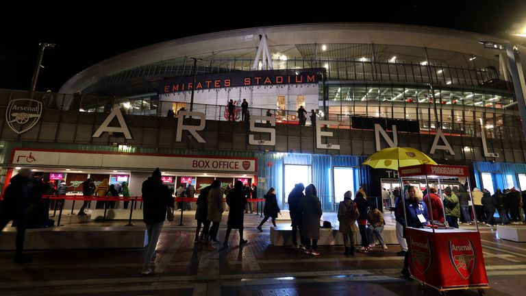 Лидерът в класирането Арсенал приема Уест Хам в лондонско дерби