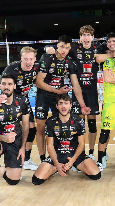 Страхотен Алекс Николов с 21 точки, Лубе се справи с Пиаченца в Италия